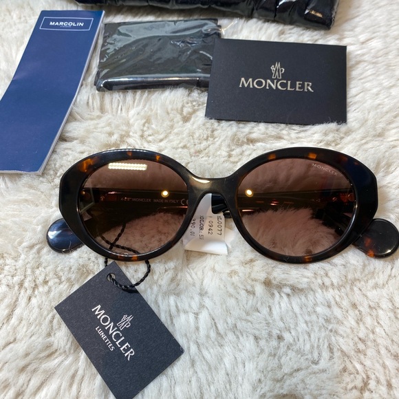 New with tag authentic Moncler Women's Brown Sunglasses - Picture 1 of 11